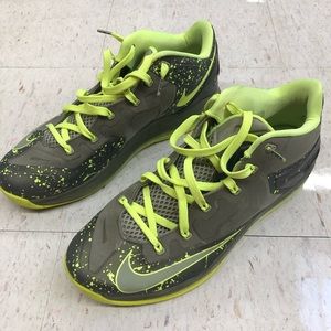 Nike LeBron XI Max Low “Dunkman” Shoes